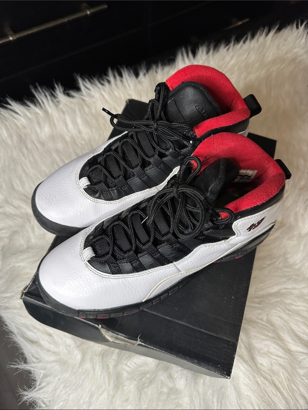 Men's White Black Red Basketball Sneakers Jordan 10 size 7y
